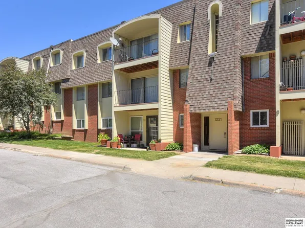 1221 S 121st Plz APT 114, Omaha, NE 68144