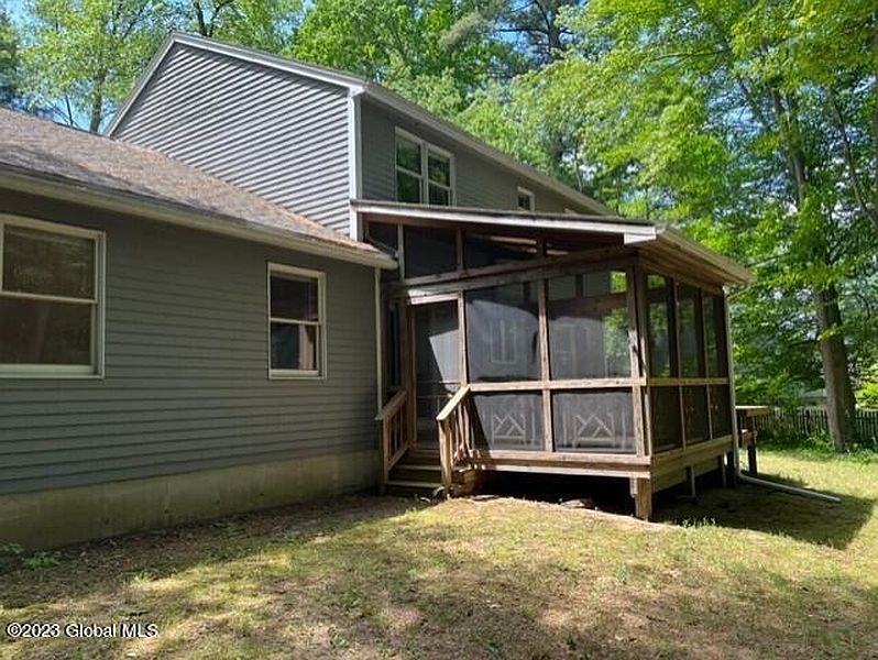 4th image of 13 Arbor Lane