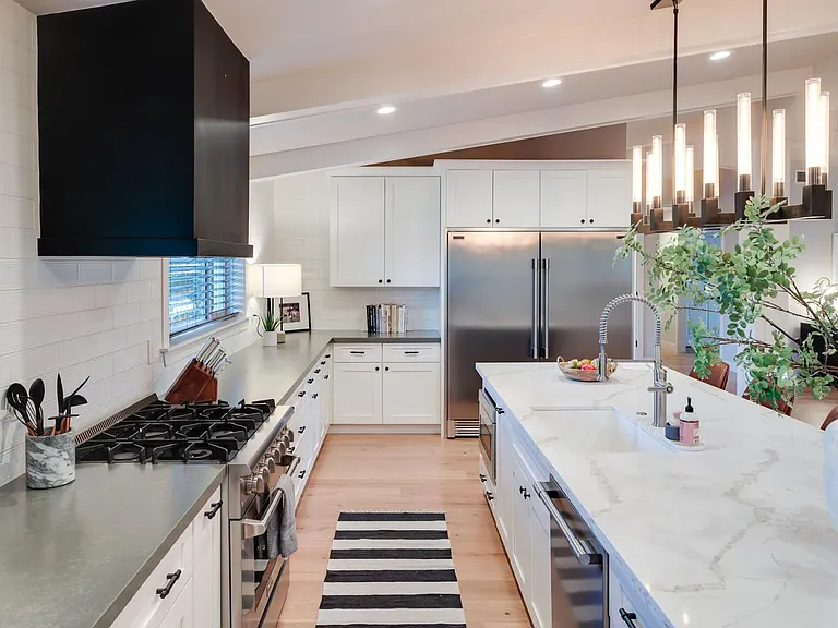 243 W Harmont Dr — Photo 14