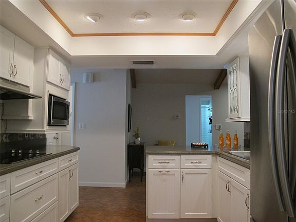 4th image of 9510 103rd Ave