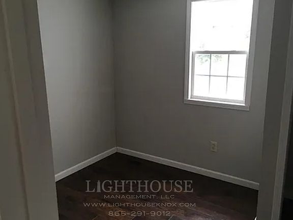 4th image of 2802 Greenway Dr