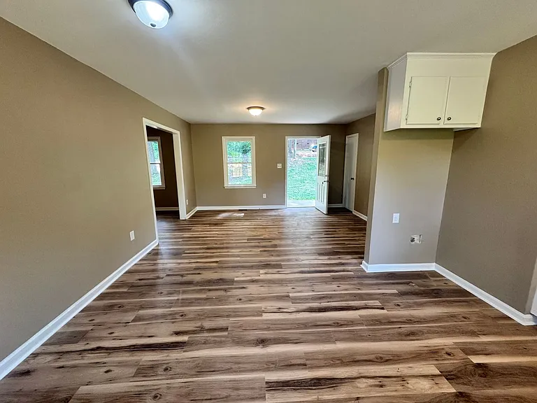 943 Grace St — Photo 10