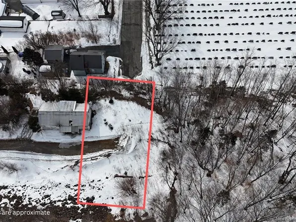 39 Collin Ave, Edmundston, NB E3V 1N4