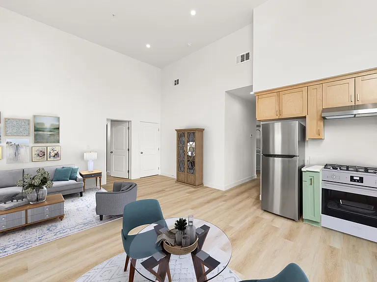 10020-10022 S Broadway St #10020-C — Photo 14