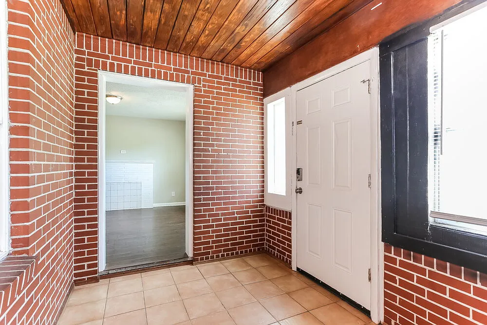 3 bed, 1.0 bath, 1060 sqft, $1,265 — Photo 4
