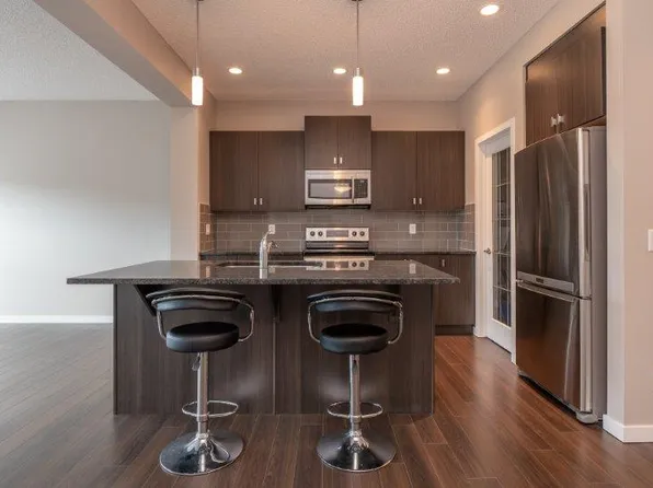 30 Evansborough Cres NW, Calgary, AB T3P 0M4