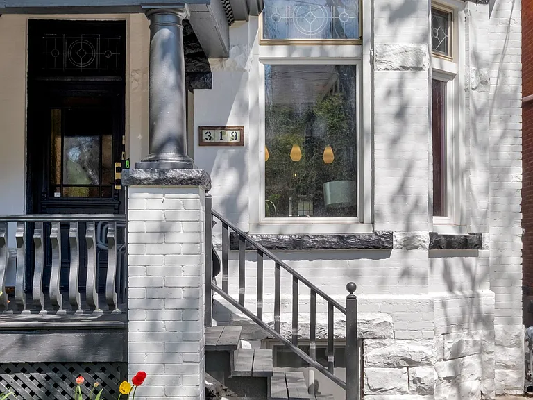 319 Markham St — Photo 3