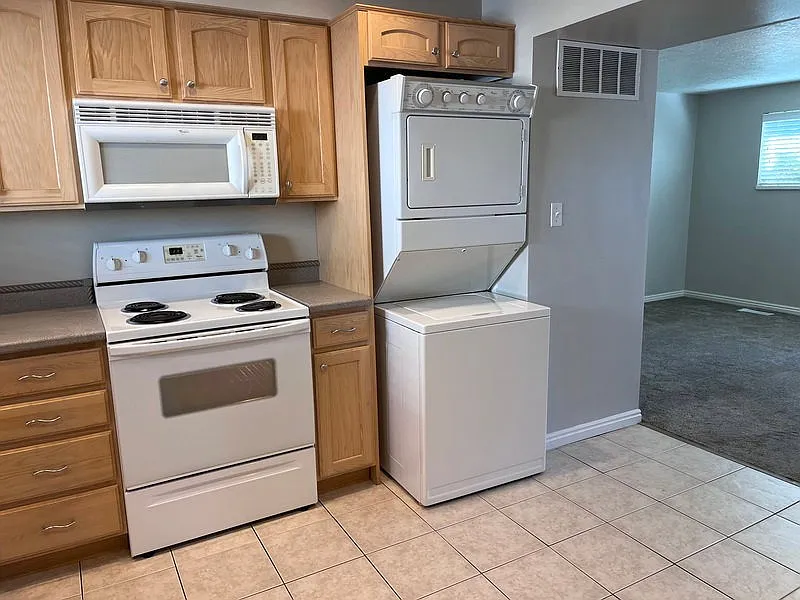 2 bed, 850 sqft, $1,325 — Photo 3
