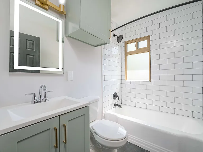 MarqueeVillage_Unit_212_003