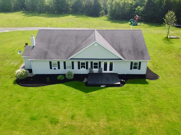 12 Honey Mooers Dr, Chazy, NY 12921