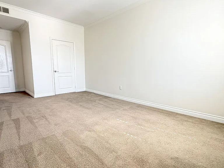 956 S Wilton Pl #401 — Photo 17