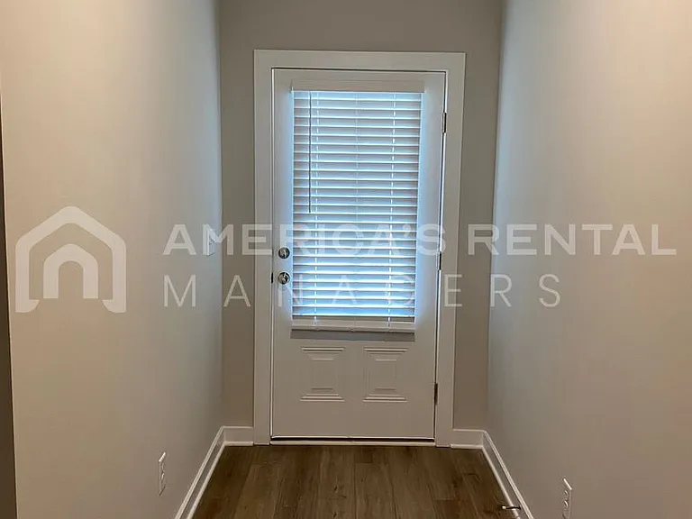 1300 Brookhaven Dr — Photo 3
