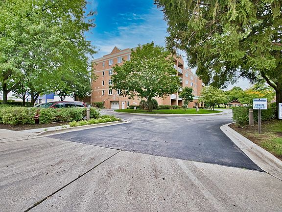 2nd image of 7450 N Waukegan Rd APT 404