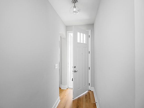 3rd image of 41 Campfield Ln
