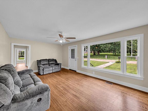 5th image of 601 Laurel Ave