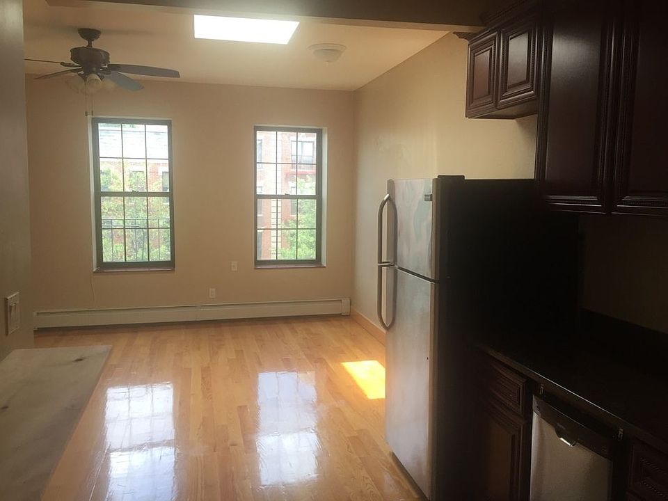 1st image of 2272 2nd Ave #4F