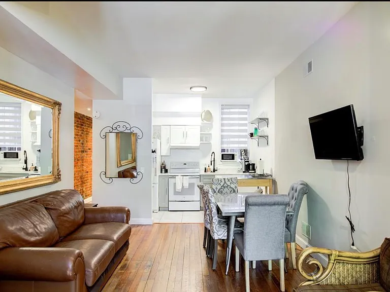 1118 F St NE #2 — Photo 12