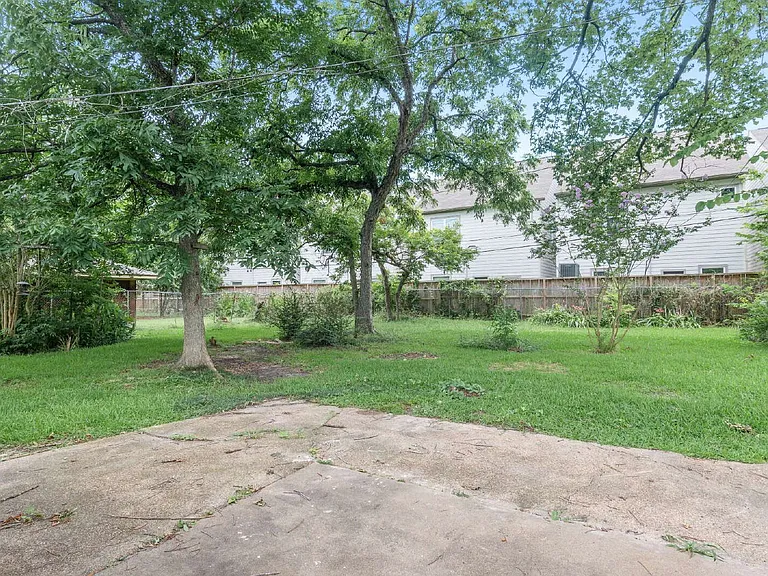 118 E Thornton Rd — Photo 19