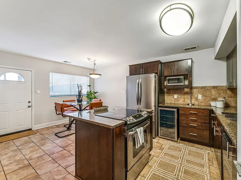 530 W 10th St #530 — Photo 11