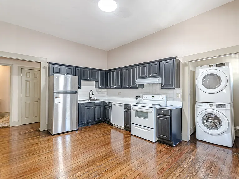 Kitchen, Washer & Dryer