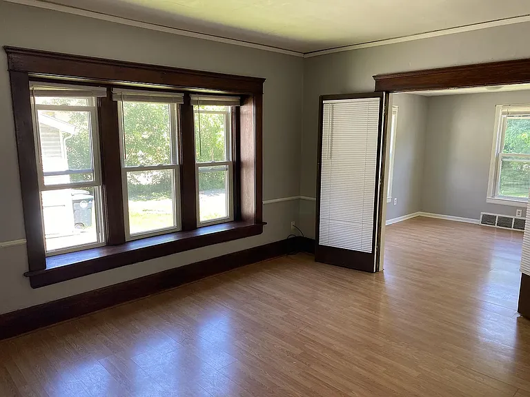 549 Brown St — Photo 3
