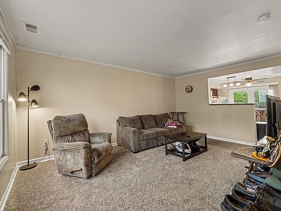 5th image of 1031 Windsor Ln