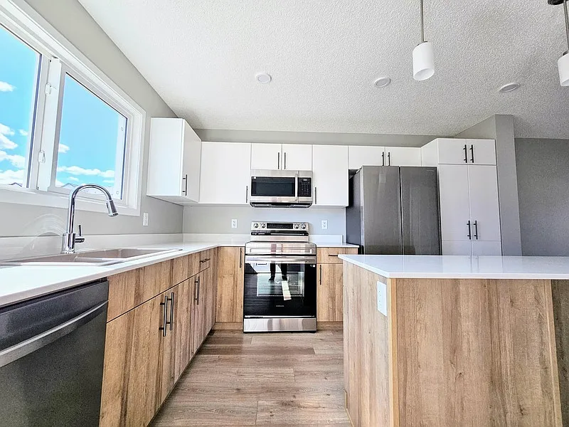 3 bed, 2.5 bath, 1200 sqft, $2,000 — Photo 3