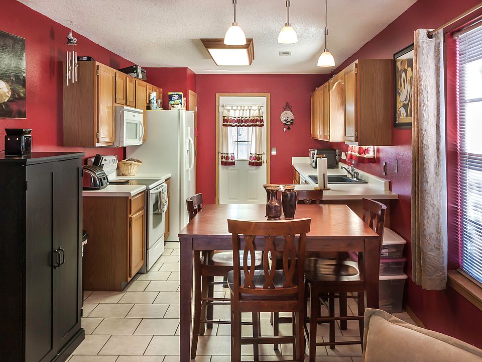 Kitchen / Dining
