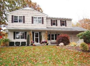 33 Washington Ave, Miller Place, NY 11764