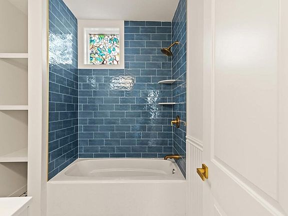 4th image of 13 Osgood St #1
