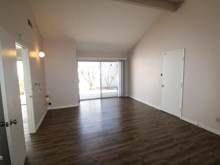 936 Belmont Ave — Photo 38