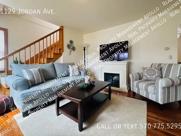1129 Jordan Ave — Photo 3