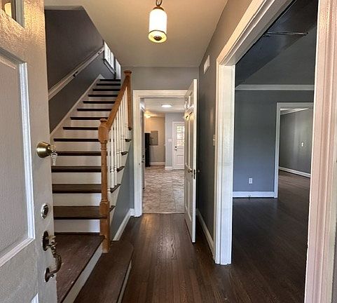 5th image of 313 Hermitage Dr