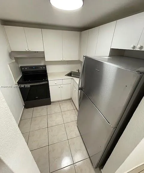 606 W 81st St #408 — Photo 3
