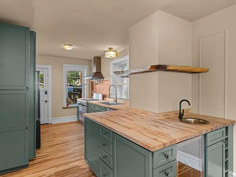 3124 Gurney Ave — Photo 4
