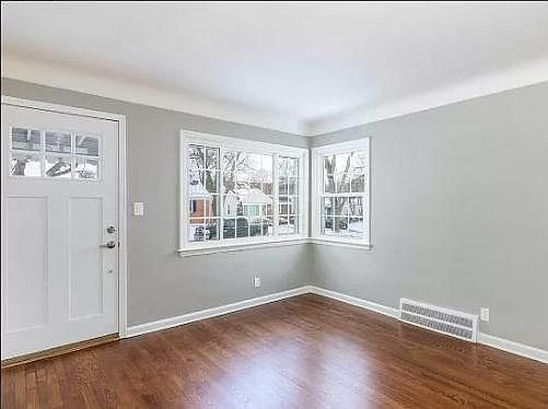 2nd image of 33113 Ravena Ave