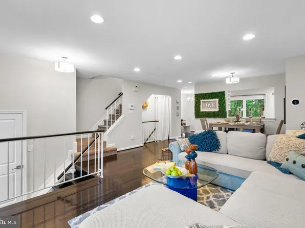 18005 Sunset Lake Ct, Olney, MD 20832