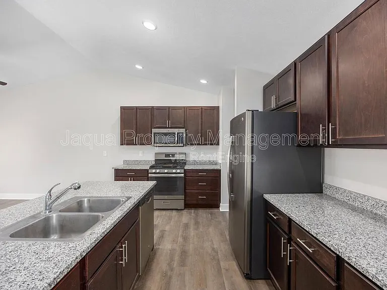 1368 S Village Cir — Photo 6