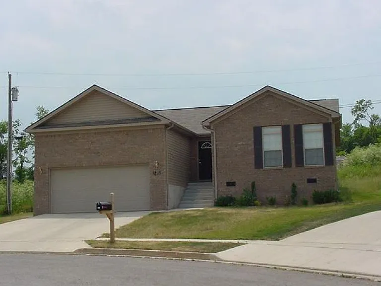 121 Eric Ct — Photo 1