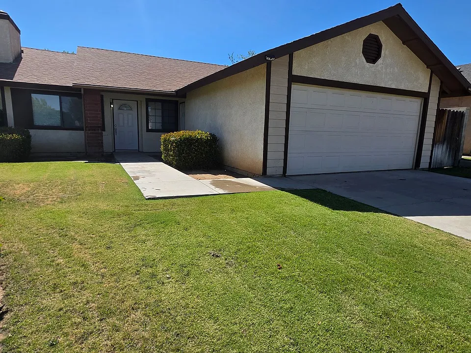 1012 Orangewood St