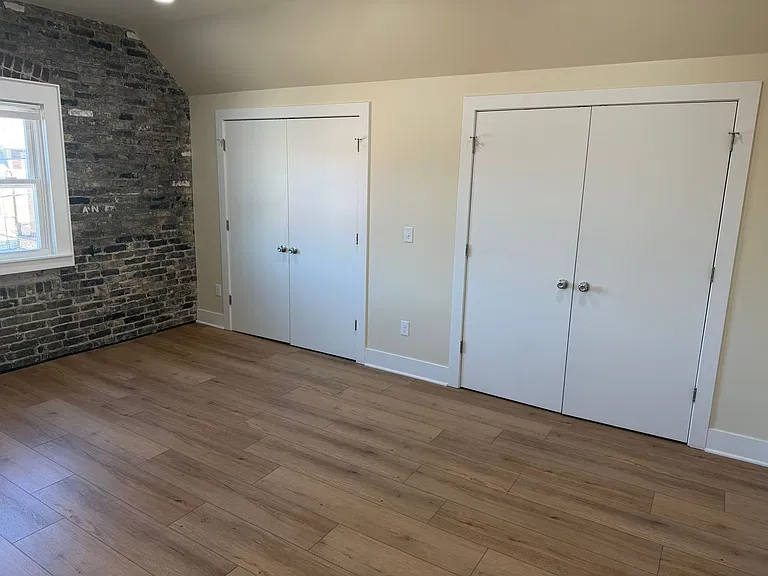 815 E Locust St — Photo 12