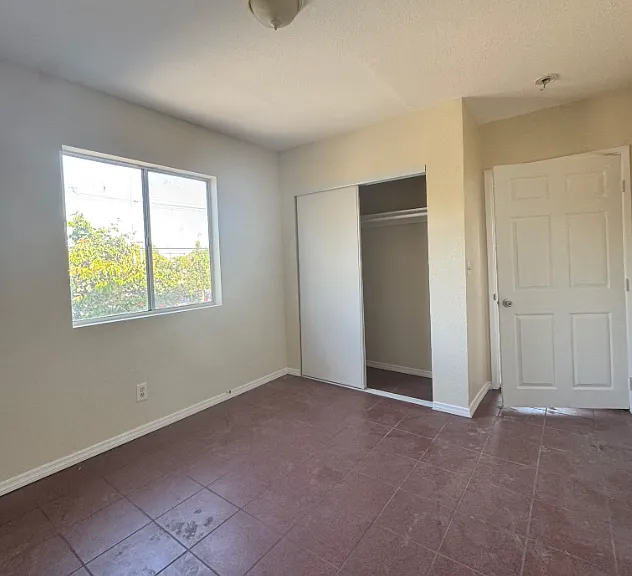 8851 S Hoover St — Photo 2