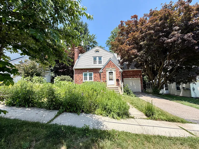 18 Zenith Dr — Photo 2
