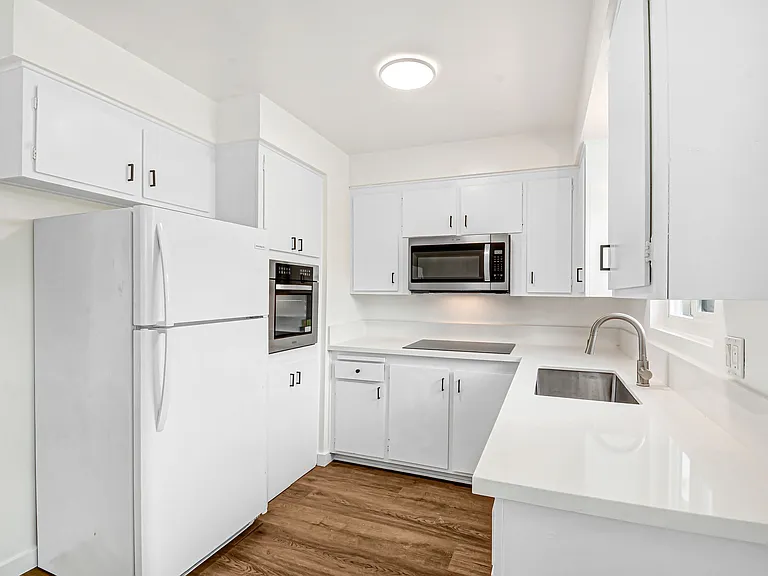 21005 Wood Ave #B — Photo 6