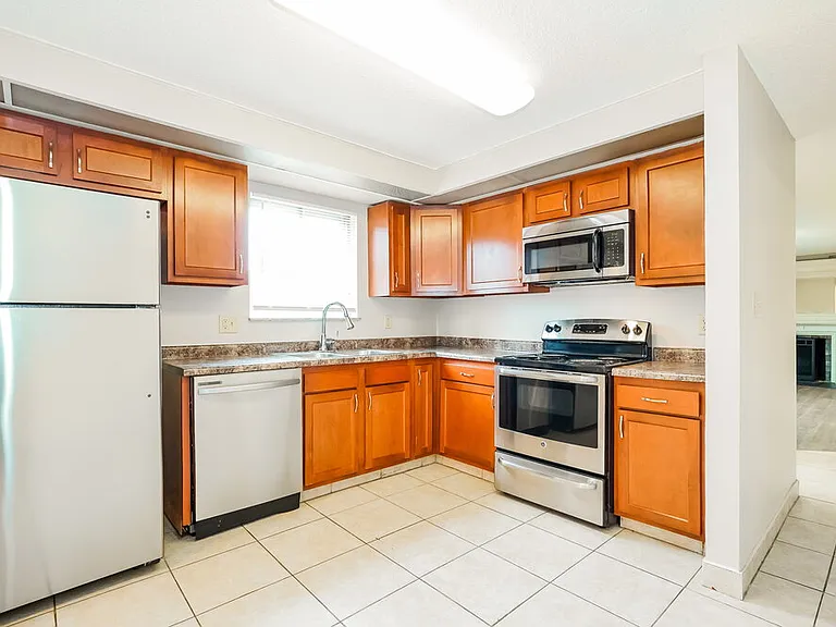 2422 Salem Ave — Photo 8