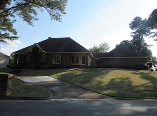 323 Pebble Beach Dr, Eufaula, AL 36027