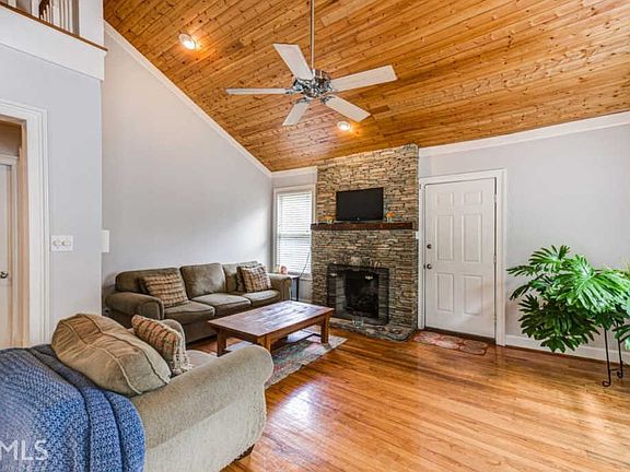 2nd image of 1880 Vesta Ave