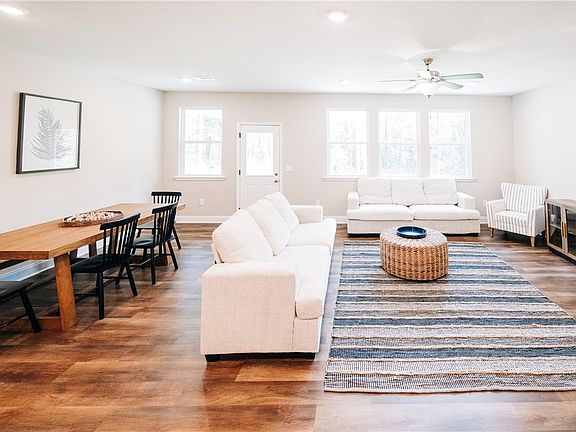 4th image of 1323 Crescent Blvd