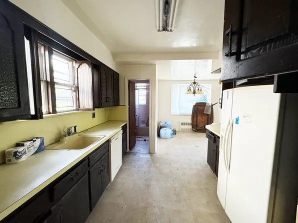 251 Amherst Street image 5 of 22