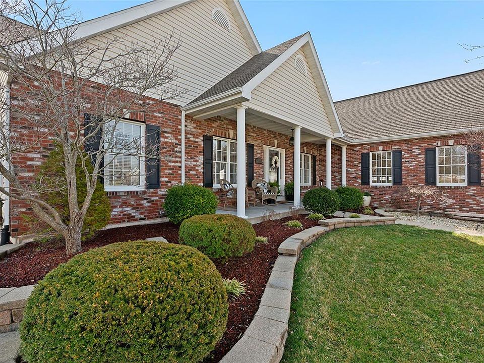 2nd image of 1512 Village Green Dr